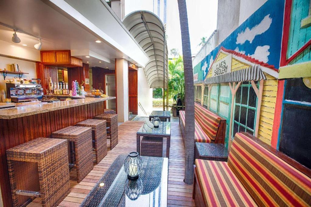 The Equus Hotel Honolulu Exterior photo